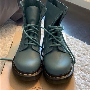 Dr. Martens Pascal boots